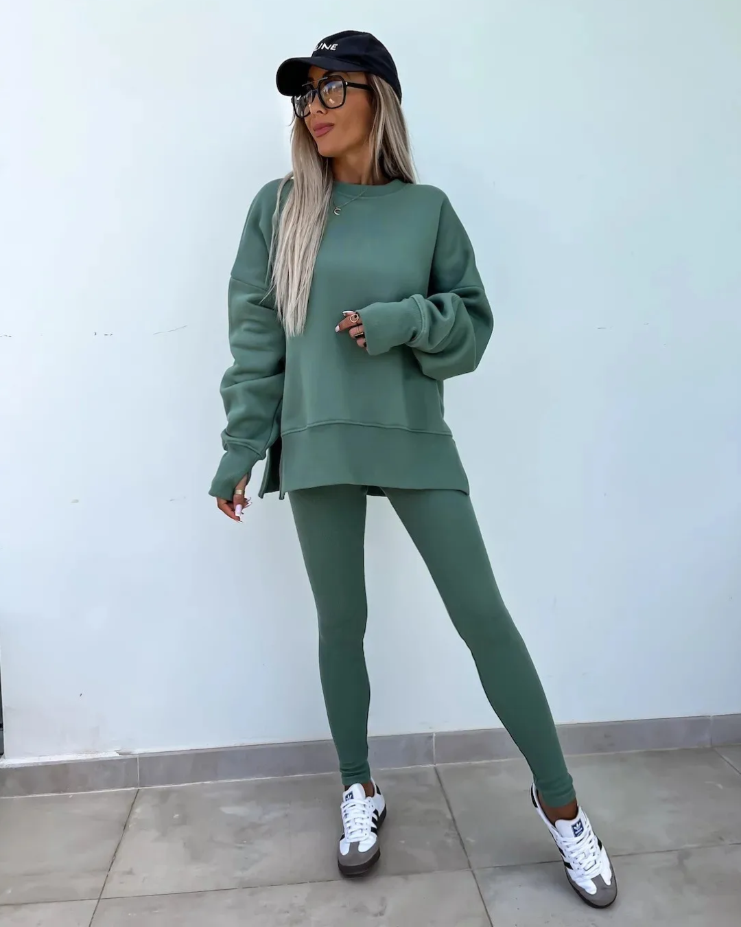 Loose-Fitting Sweater with Tight Pants Green S 